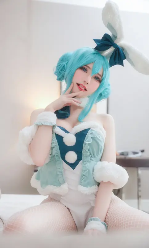 075.Sally Dorasnow – Miku bunnygir 18
